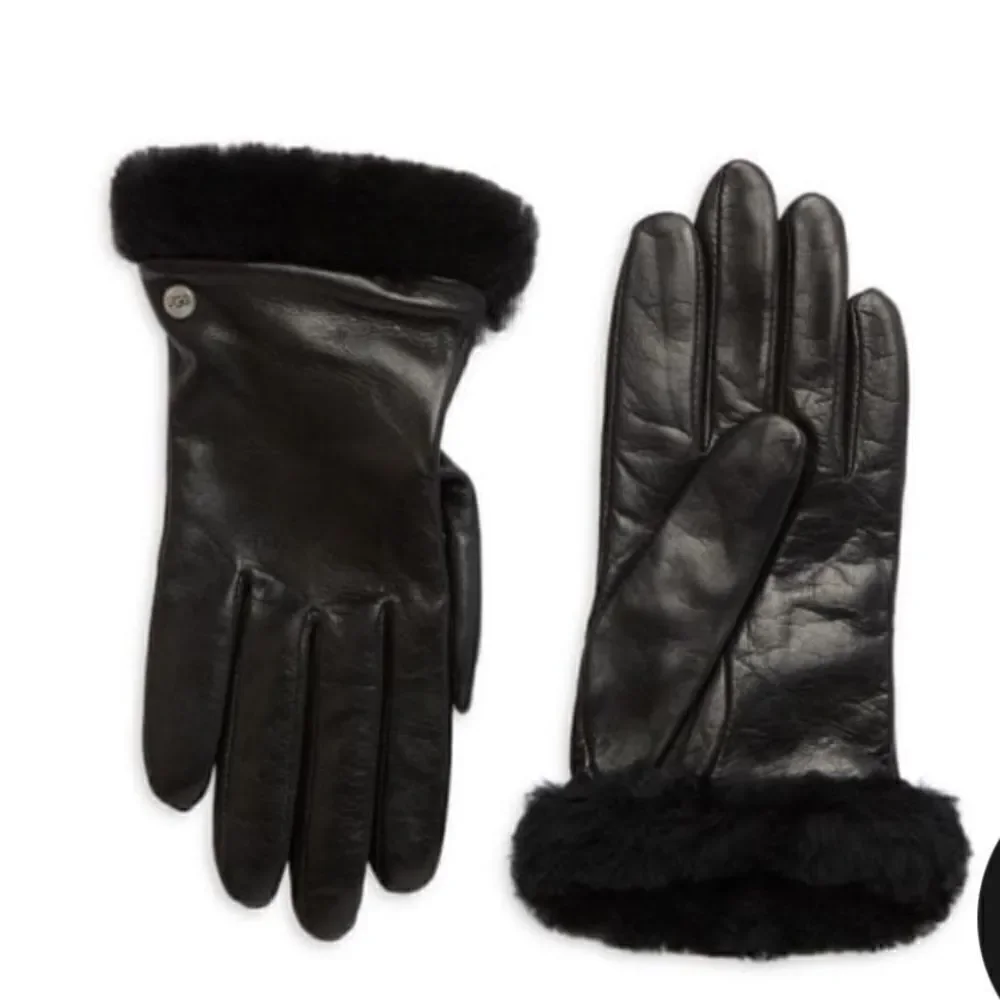 UGG Shearling-Trim Leather Gloves